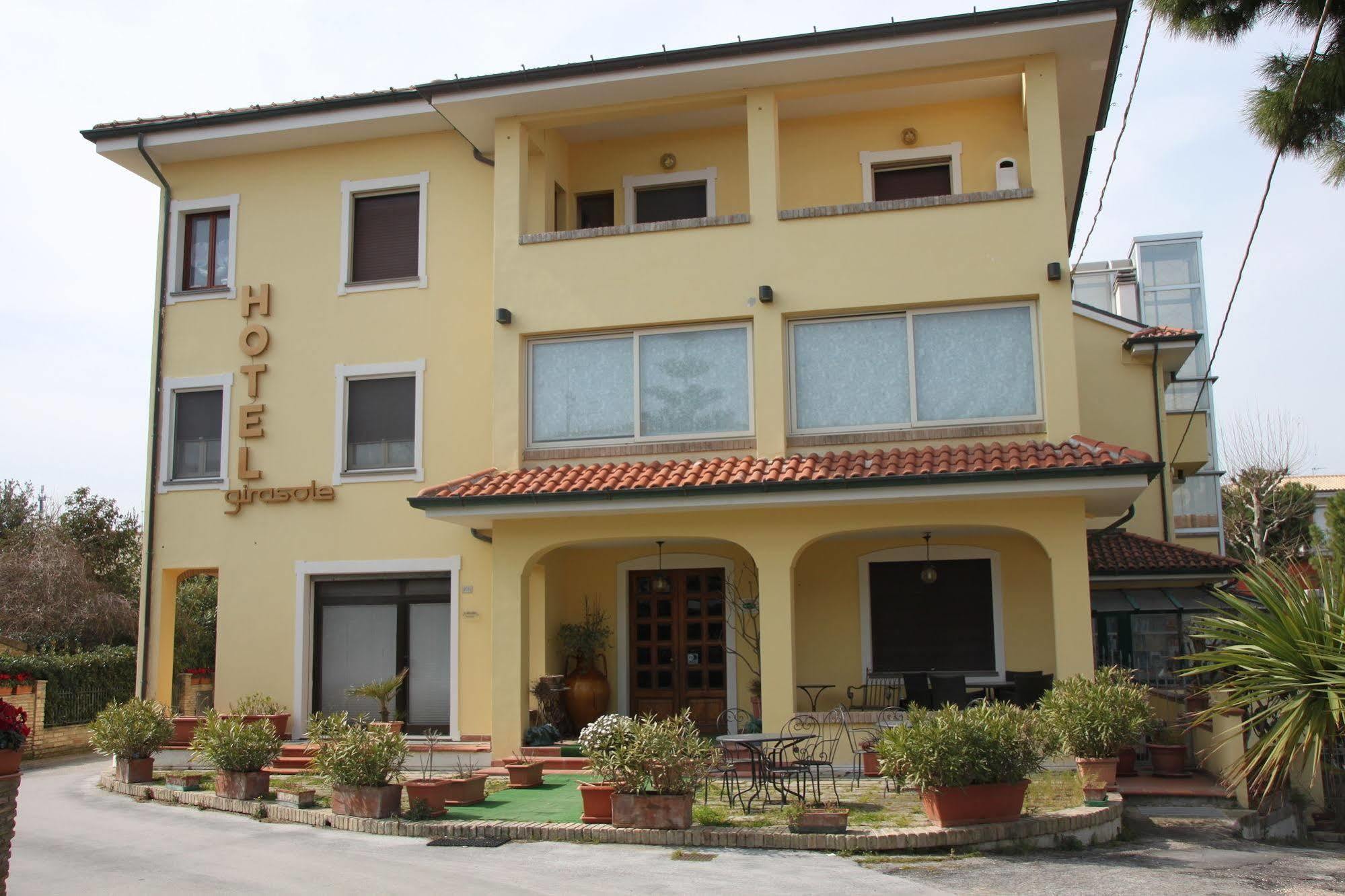 Hotel Girasole Civitanova Marche Esterno foto