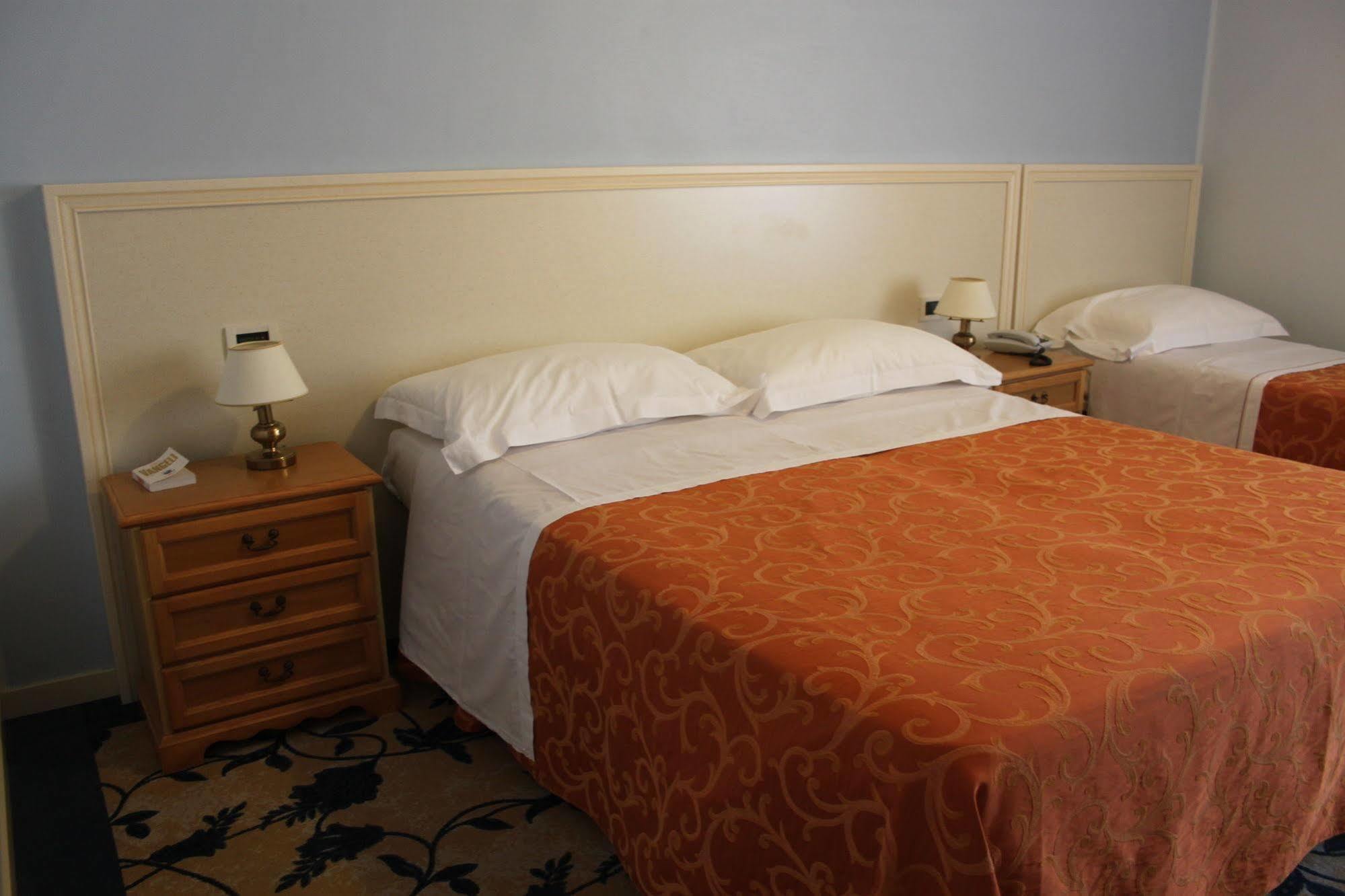 Hotel Girasole Civitanova Marche Esterno foto