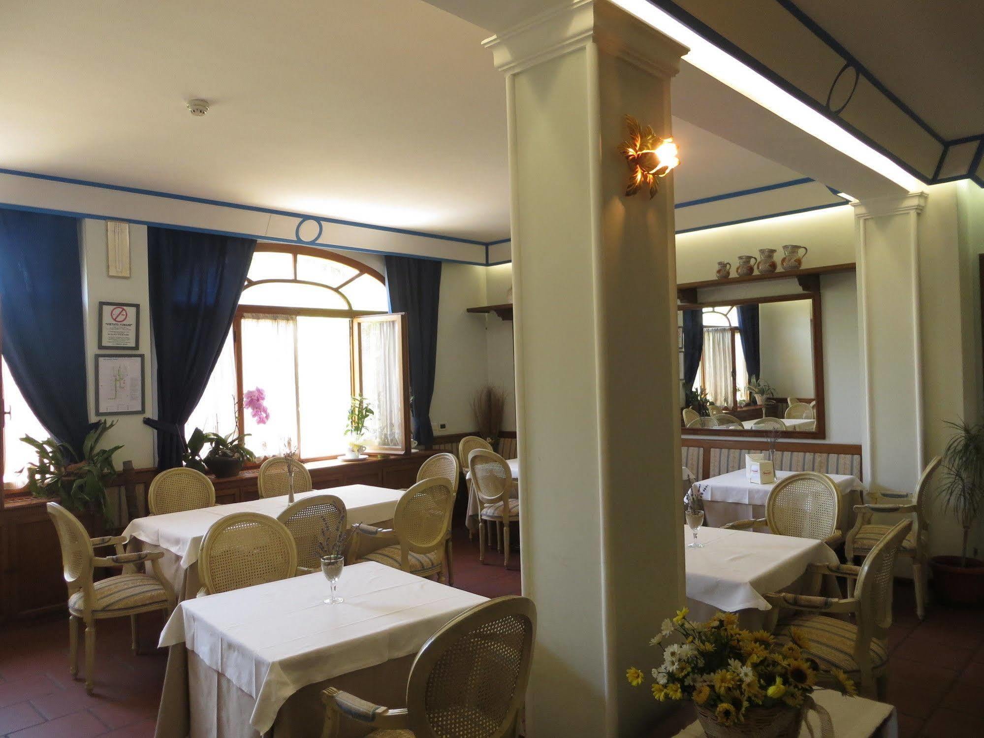 Hotel Girasole Civitanova Marche Esterno foto
