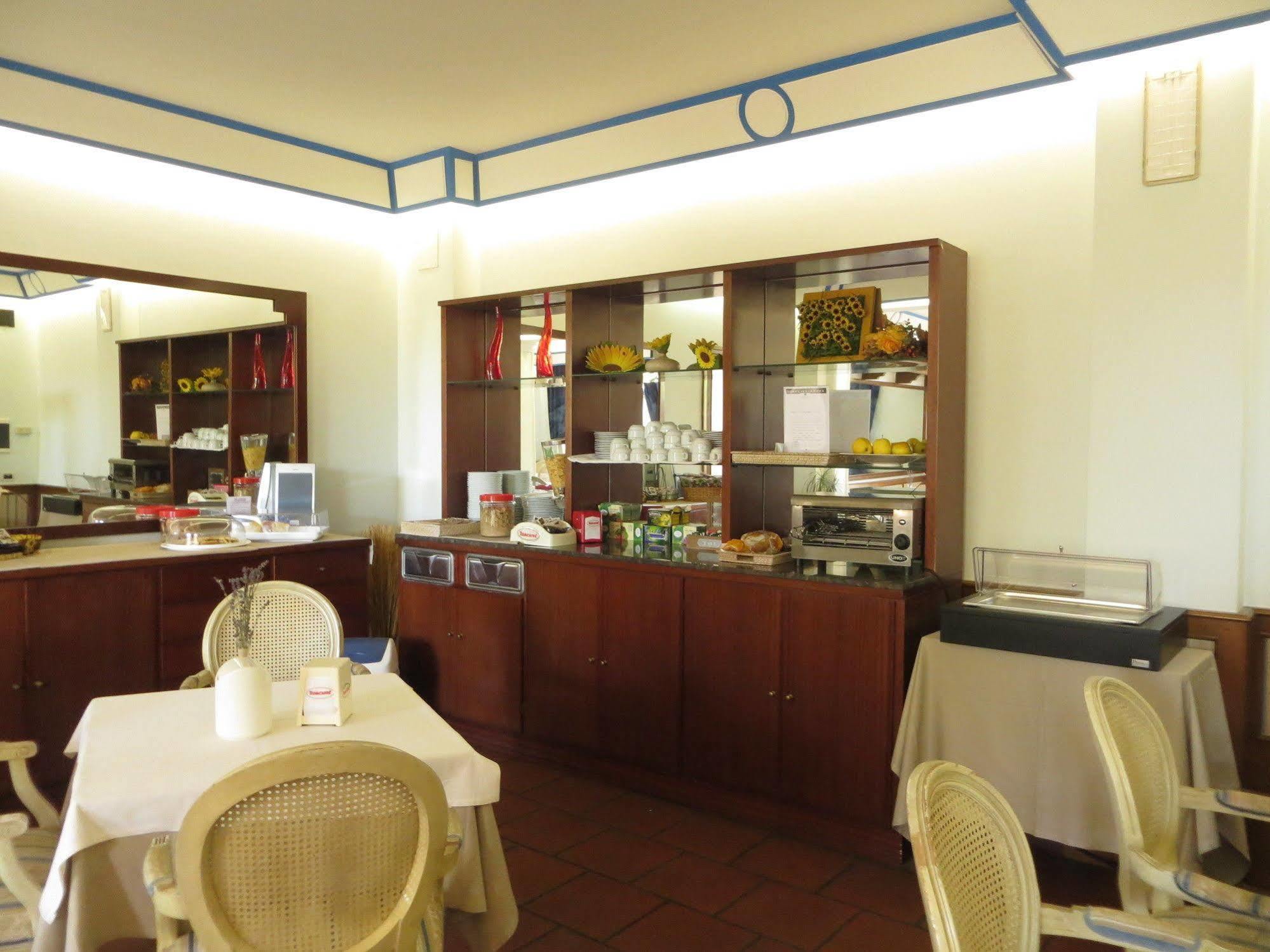 Hotel Girasole Civitanova Marche Esterno foto