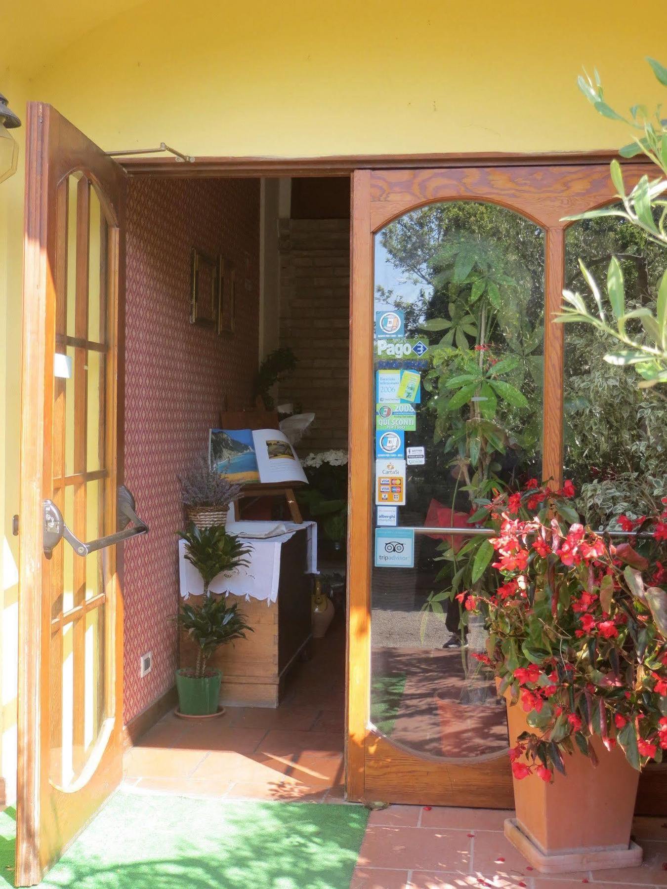 Hotel Girasole Civitanova Marche Esterno foto