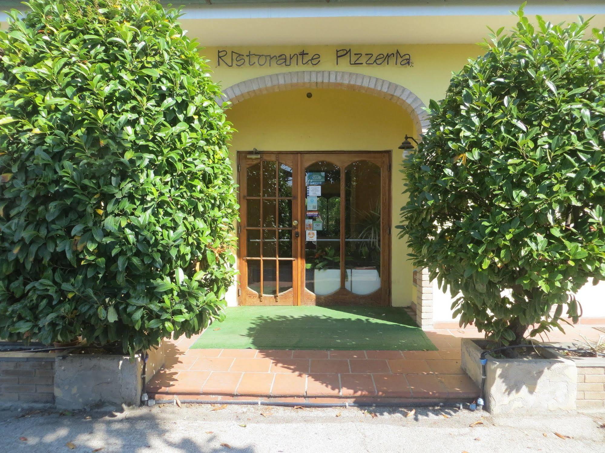 Hotel Girasole Civitanova Marche Esterno foto