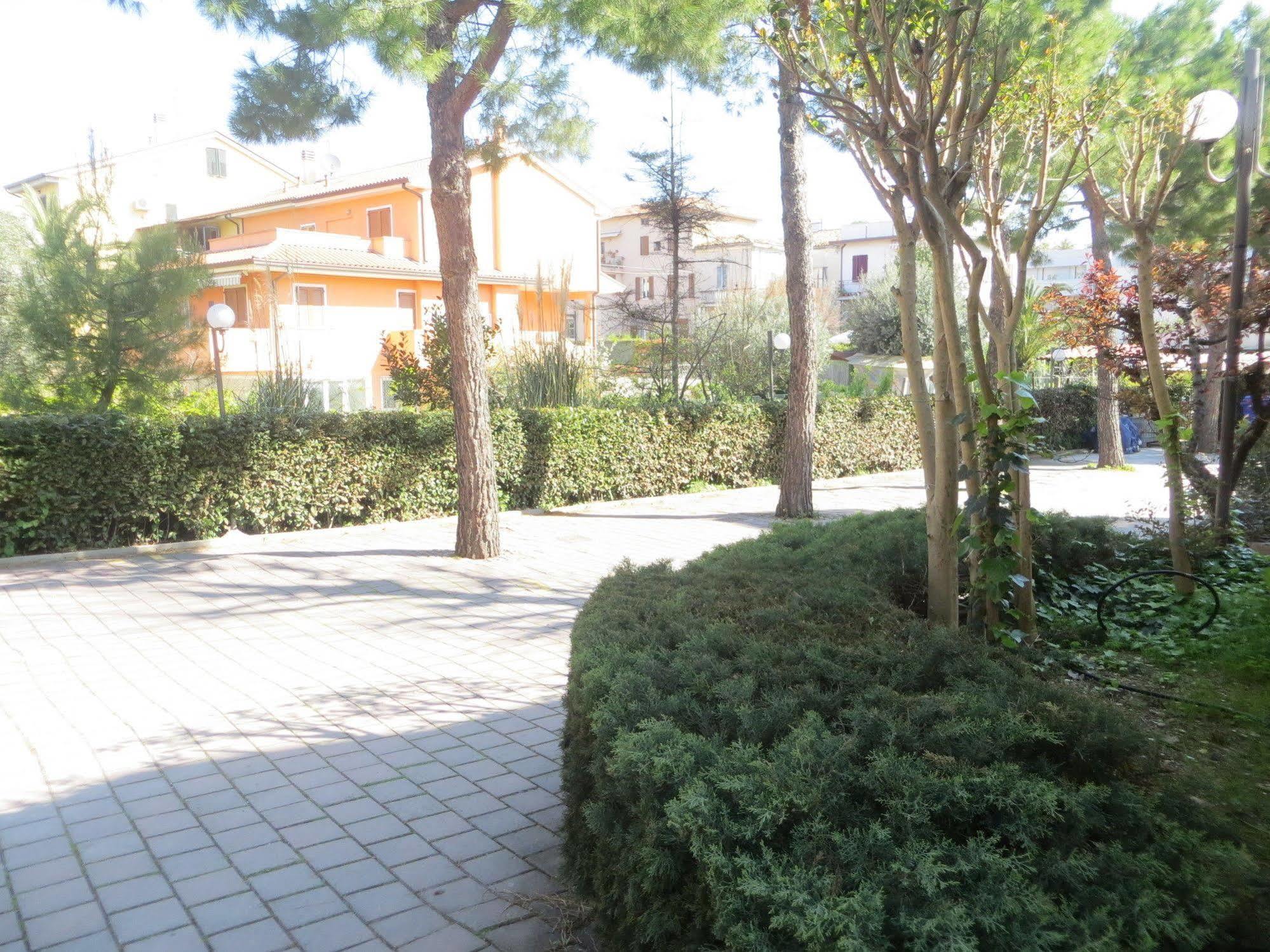 Hotel Girasole Civitanova Marche Esterno foto