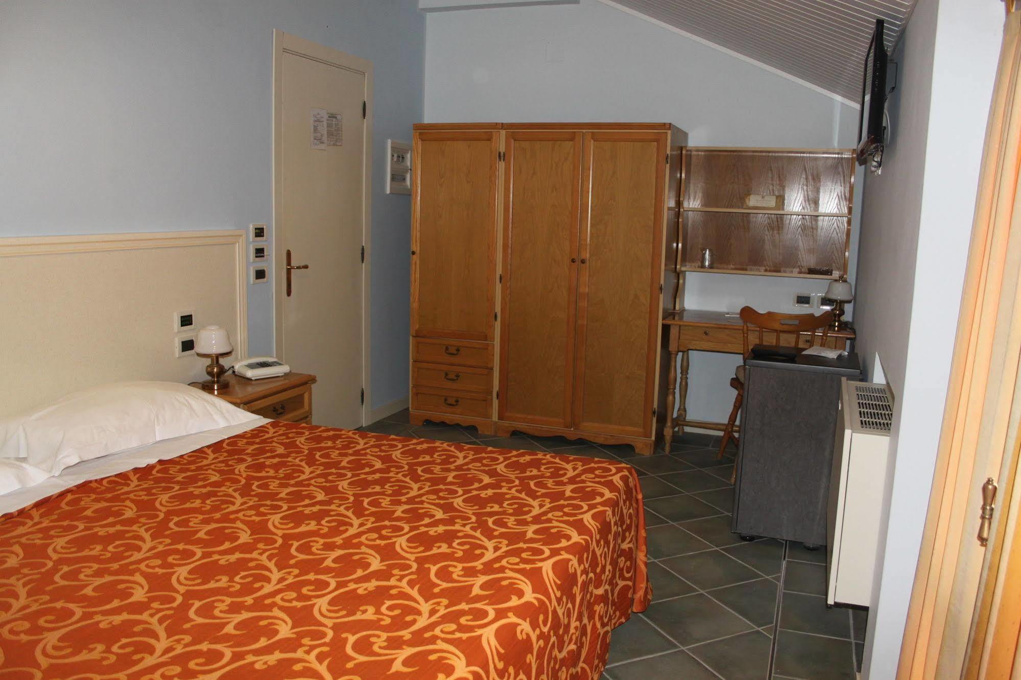 Hotel Girasole Civitanova Marche Esterno foto